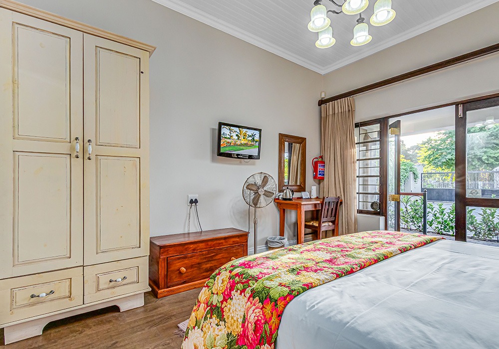 Deluxe Queen Suite George